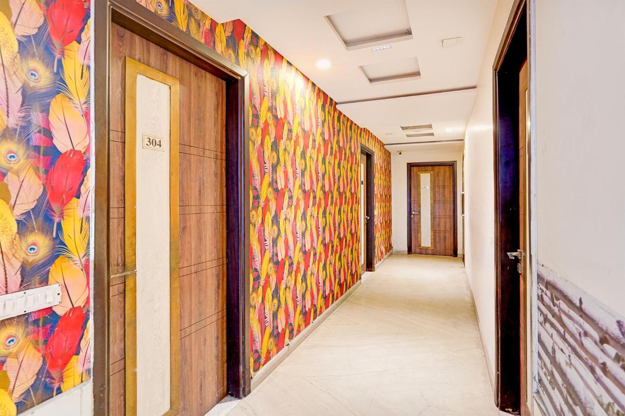 Fabhotel Season Grand Дели Экстерьер фото