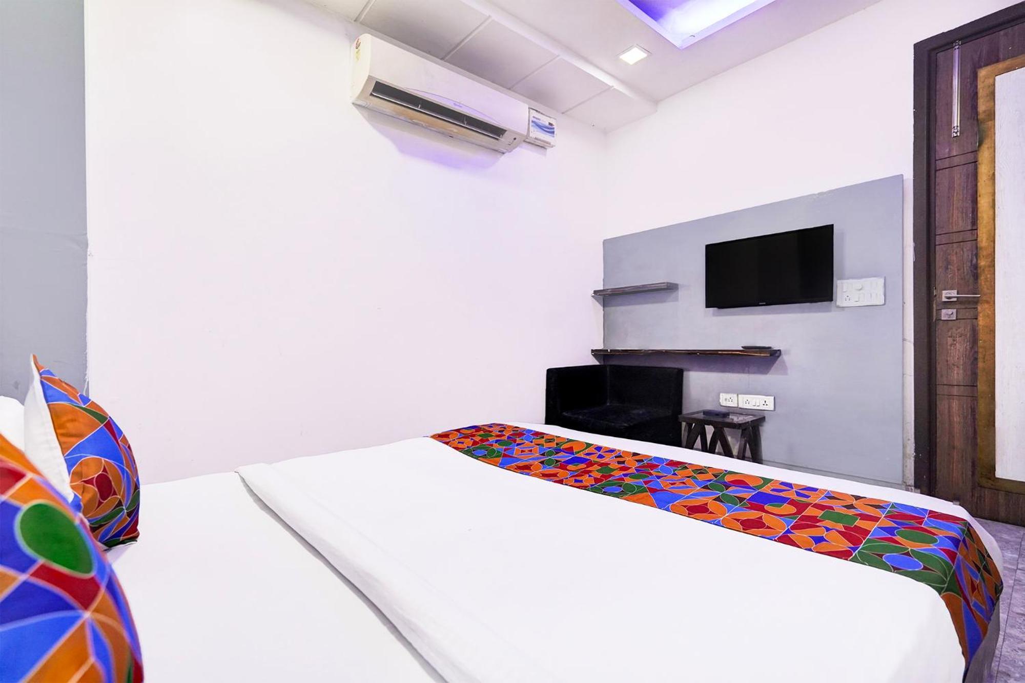 Fabhotel Season Grand Дели Экстерьер фото
