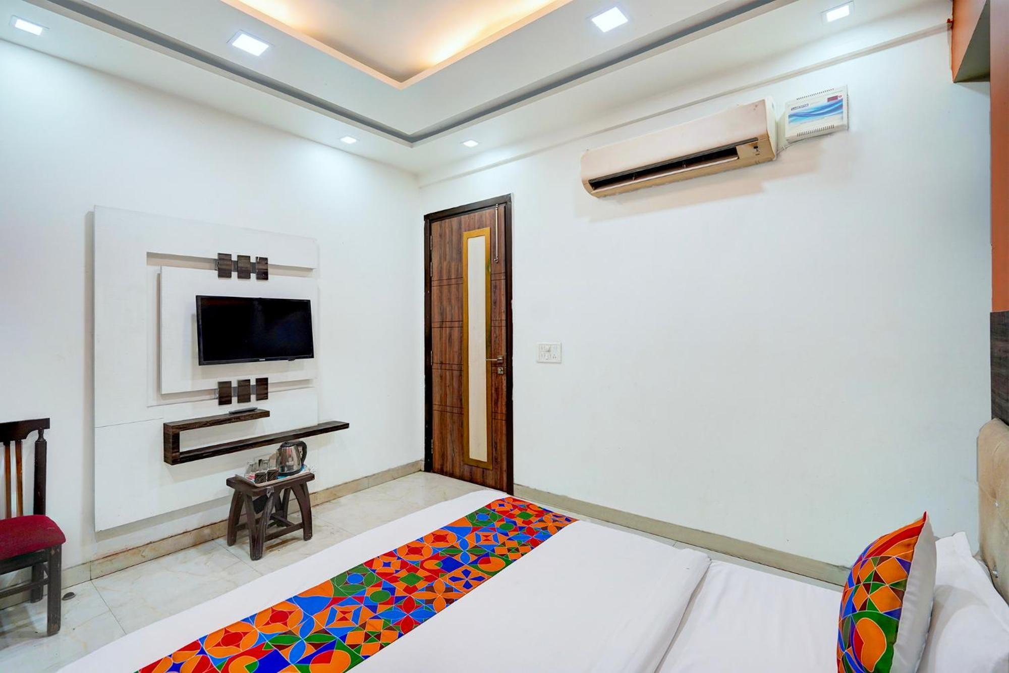 Fabhotel Season Grand Дели Экстерьер фото